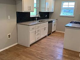 524 S Eufaula Ave, Coweta, Ok 74429 in Coweta, OK (Photo 3 of 11)