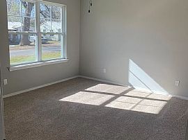 524 S Eufaula Ave, Coweta, Ok 74429 in Coweta, OK (Photo 5 of 11)