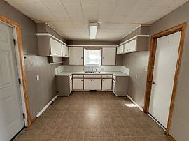 Adorable 3bedroom with 1bathroom Home For Your Satisfaction  in Ponca City, OK (Photo 3 of 5)