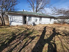 Adorable 3bedroom with 1bathroom Home For Your Satisfaction  in Ponca City, OK (Photo 5 of 5)
