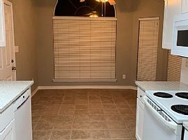 300 Cluster St, Foley, Al 36535 in Foley, AL (Photo 3 of 4)