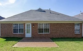 Charming 3 Bedroom  in Cordova, TN (Photo 9 of 10)