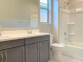 13335 W Red Range Way, Peoria, Az 85383 in Peoria, AZ (Photo 6 of 12)