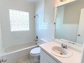 3559 Balboa Cir W, Naples, Fl 34105 in Naples, FL (Photo 8 of 12)