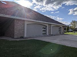 121 Oxbow Dr, Oxbow, Nd 58047 : Awesome 4 House For Rent in Oxbow, ND (Photo 3 of 10)