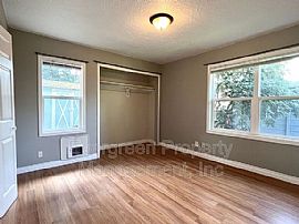 21858 Se Oak St, Gresham, Or 97030 : House Available For Rent in Gresham, OR (Photo 7 of 11)