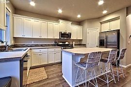 1 Nw Antonio St, Portland, Or 97229 : Spacious 5 Bed House in Portland, OR (Photo 2 of 7)