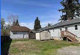 1990 Se Evergreen St, Milwaukie, Or 97222 : Affordable House  in Milwaukie, OR (Photo 2 of 7)