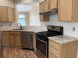 180 D Ave, Lake Oswego, Or 97034 : Nice House For Rent in Lake Oswego, OR (Photo 3 of 8)