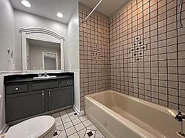 Unique 4 Bed Room Apartment  in Milledgeville, GA (Photo 10 of 10)