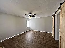 Unique 4 Bed Room Apartment  in Milledgeville, GA (Photo 6 of 10)