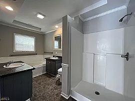 Unique 4 Bed Room Apartment  in Milledgeville, GA (Photo 7 of 10)