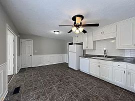 Unique 4 Bed Room Apartment  in Milledgeville, GA (Photo 8 of 10)