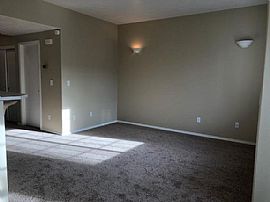 14282 S Princeton Village Way, Clackamas, Or 97015 . Spacious  in Clackamas, OR (Photo 11 of 12)