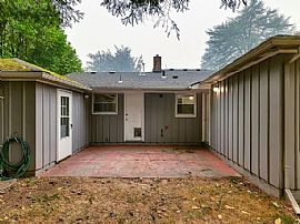 4216 Se River Dr, Milwaukie, Or 97267 . Cool 2 Bedroom House  in Milwaukie, OR (Photo 2 of 12)