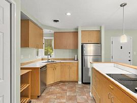 4216 Se River Dr, Milwaukie, Or 97267 . Cool 2 Bedroom House  in Milwaukie, OR (Photo 7 of 12)