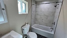 Beautiful 2 Bedroom 1 Bath Home For Rent in Reseda, CA (Photo 3 of 5)