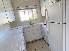  Beautiful 2 Bedroom 1 Bath Home For Rent  in San Diego, CA (Photo 3 of 6)