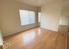  Beautiful 2 Bedroom 1 Bath Home For Rent  in San Diego, CA (Photo 4 of 6)
