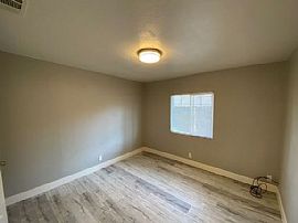 Beautiful 3 Bedroom 1 Bath Home For Rent in Sacramento, CA (Photo 4 of 5)