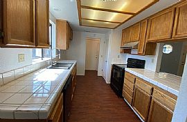 Cute 3 Bedroom 2 Bath Home For Rent in Elk Grove, CA (Photo 2 of 6)