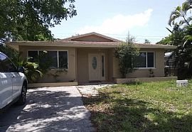 4862 West Dr, Fort Myers, Fl 33907 in Fort Myers, FL