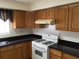 Spacious and Beautiful 3 Bedroom 2 Bath Home For Rent  in Oakland, CA (Photo 2 of 6)