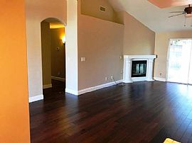 Beautiful 4 Bedroom 2 Bath Home For Rent in Fresno, CA (Photo 6 of 6)