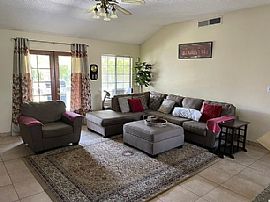 Beautiful 4 Bedroom 2 Bath Home For Rent  in Bakersfield, CA (Photo 4 of 6)