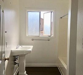 Beautiful 2 Bedroom 2 Bath Home For Rent  in Long Beach, CA (Photo 4 of 5)