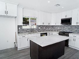 Beautiful 2 Bedroom 2.5 Bath Home For Rent  in Burbank, CA