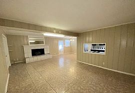 1000 Longwood Dr Se, Huntsville, Al 35801 in Huntsville, AL (Photo 5 of 12)