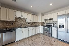 7138 W Sierra St, Peoria, Az 85345 in Peoria, AZ (Photo 3 of 9)