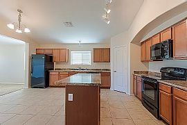 5811 N 72nd Dr, Glendale, Az 85303 in Glendale, AZ (Photo 3 of 9)