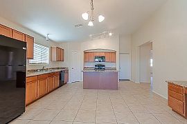 5811 N 72nd Dr, Glendale, Az 85303 in Glendale, AZ (Photo 8 of 9)