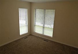 3916 Williamstown Pike, Williamstown, Wv 26187 in Williamstown, WV (Photo 9 of 12)