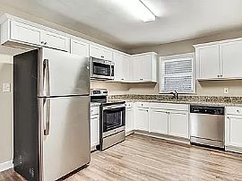  Charming 4 Bedroom Home in Decatur, GA (Photo 3 of 12)