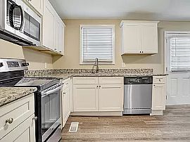 Charming 3 Bedroom Home in Atlanta, GA (Photo 3 of 9)