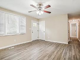 Charming 3 Bedroom Home in Atlanta, GA (Photo 4 of 9)