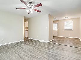 Charming 3 Bedroom Home in Atlanta, GA (Photo 6 of 9)