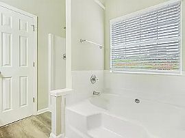  Charming 5 Bedroom Home in Atlanta, GA (Photo 4 of 12)