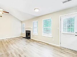  Charming 5 Bedroom Home in Atlanta, GA (Photo 7 of 12)