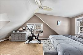 Charming Cape Cod in Awesome Location in Glenview, IL (Photo 4 of 4)