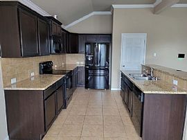 8121 Fieldstone Dr, Temple, Tx 76502. Lovely House in Temple, TX (Photo 5 of 7)