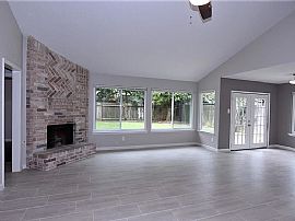 Amazing 3 Bedroom 2 Bath Home For Rent in Pearland, TX