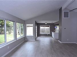 Amazing 3 Bedroom 2 Bath Home For Rent in Pearland, TX (Photo 2 of 7)