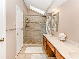 Beautiful 4 Bedroom 2.5 Bath Home For Rent in Sugar Land, TX (Photo 8 of 8)