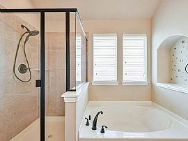 Beautiful 4 Bedroom 2 Bath Home For Rent  in Grand Prairie, TX (Photo 3 of 8)