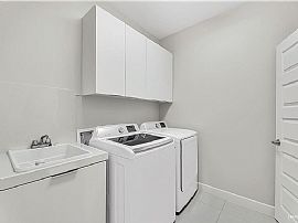 Beautiful 4 Bedroom 3 Bath Home For Rent  in Edinburg, TX (Photo 3 of 6)