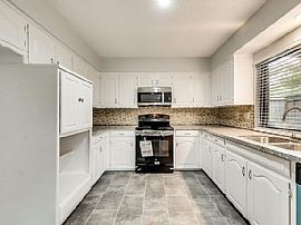 Beautiful 3 Bedroom 2 Bath Home For Rent  in Garland, TX (Photo 3 of 7)